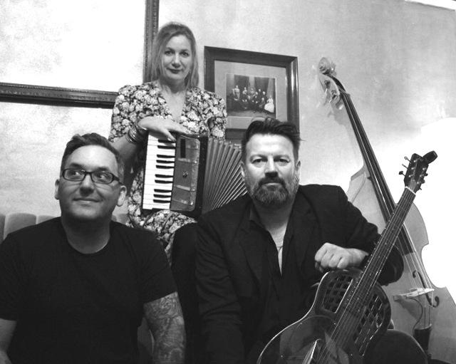 overall-quer-tiger-faust-mund-zu_farbkorrektur_640pxl_sw